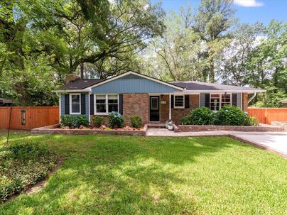 Photo 1 of 25 : 112 Live Oak Road