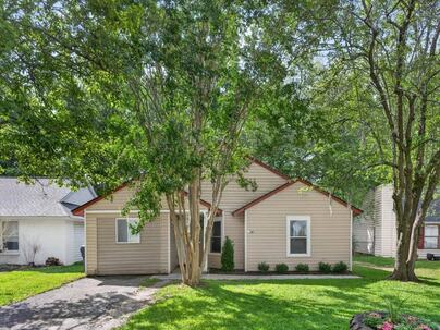 Photo 1 of 25 : 160 Mickler Drive