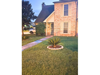 Photo 1 of 25 : 5557 Evelyn Drive
