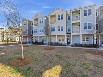Photo 1 of 25 : 639 Laurel Street