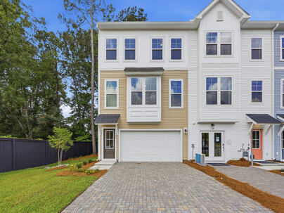 Photo 1 of 25 : 124 Fernbank Road Court