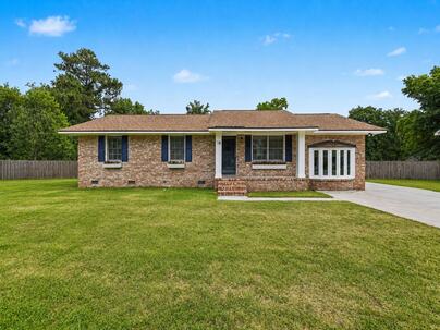 Photo 1 of 25 : 18 Ophir Drive
