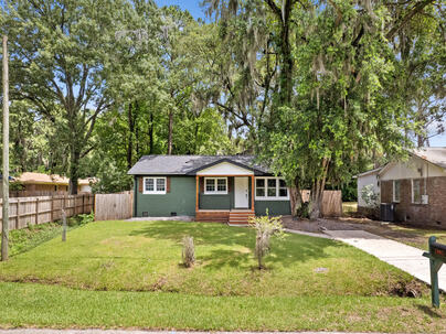 Photo 1 of 25 : 1907 Hazelwood Drive