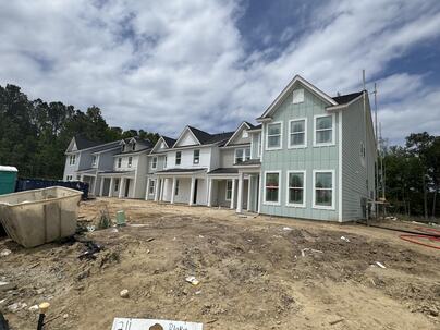 Photo 1 of 25 : 713 Alma Square Drive