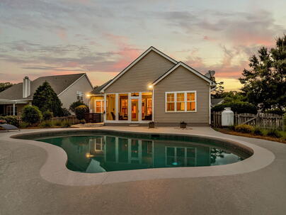 Photo 1 of 25 : 121 Thousand Oaks Court