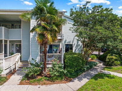 Photo 1 of 25 : 1481 Center Street, #1102
