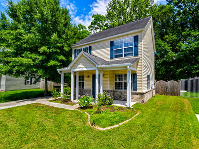 Photo 1 of 25 : 42 Woodleaf Court