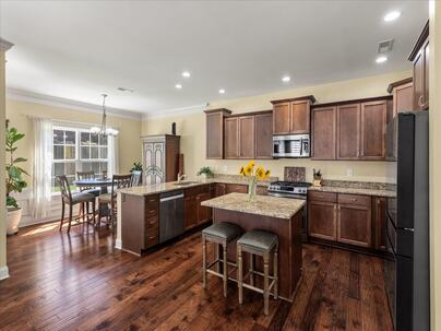 Photo 1 of 25 : 1904 Chestnut Oak Lane