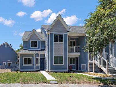 Photo 1 of 16 : 854 Catalpa, #A
