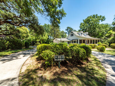 Photo 1 of 25 : 115 Carolina Avenue
