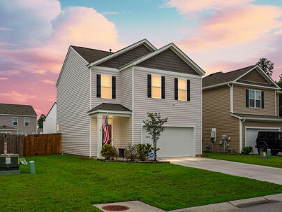 Photo 1 of 25 : 402 Eastern Pine Drive
