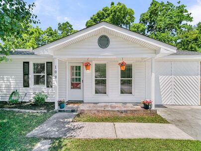 Photo 1 of 25 : 109 Camellia Road