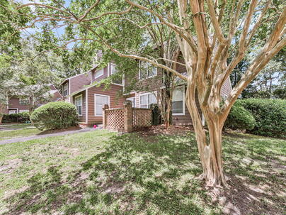 Photo 1 of 19 : 118 Luden Drive, #Apt B