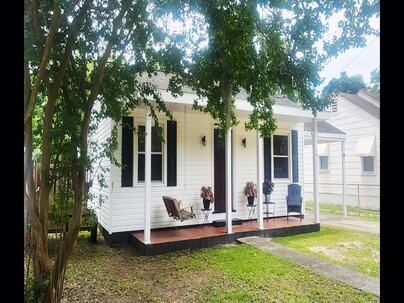 Photo 1 of 25 : 5825 Moore Street