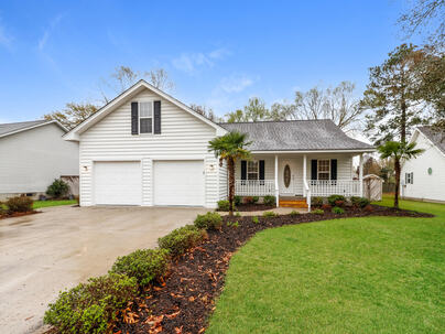 Photo 1 of 15 : 1351 Winterberry Avenue