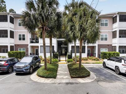 Photo 1 of 25 : 1025 Riverland Woods Place, #Apt 220