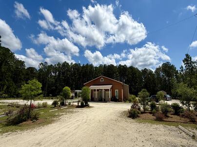 Photo 1 of 17 : 1762 Cainhoy Road