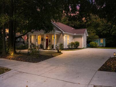 Photo 1 of 25 : 105 Kaminski Street