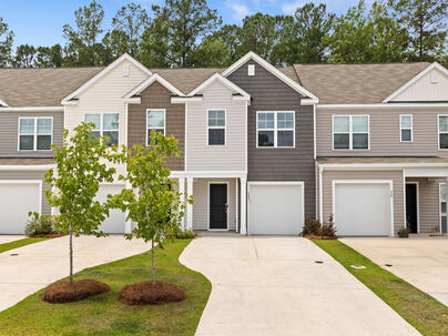 Photo 1 of 25 : 207 Cozy Brook Court