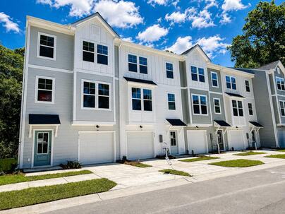 Photo 1 of 25 : 469 Caledon Court