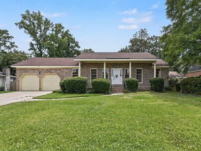Photo 1 of 25 : 1035 Dominion Drive