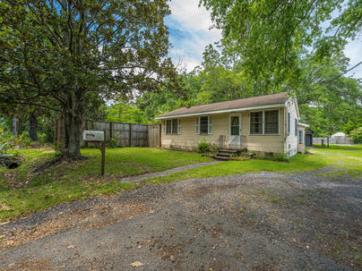 Photo 1 of 25 : 1182 Russell Drive