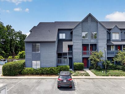 Photo 1 of 25 : 1530 Fort Johnson Road, #Apt 1e