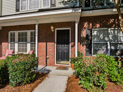 Photo 1 of 25 : 1204 Pine Bluff Drive