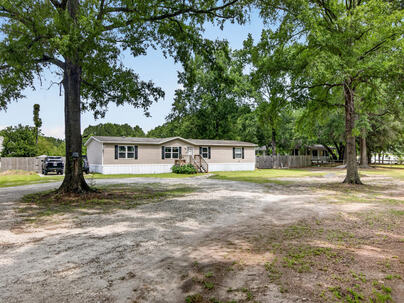 Photo 1 of 17 : 845 Butternut Road