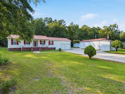 Photo 1 of 25 : 690 Lannie Lane