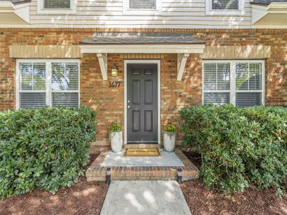 Photo 1 of 25 : 1677 Lauda Drive