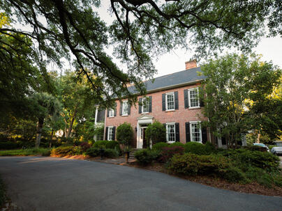 Photo 1 of 25 : 1299 Old Towne Road