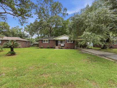 Photo 1 of 24 : 2627 Ridgewood Avenue