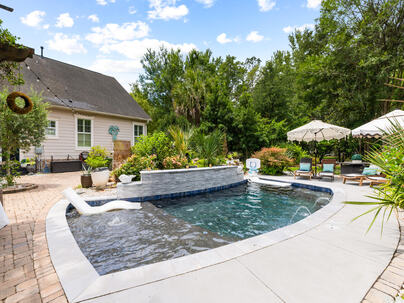 Photo 1 of 25 : 308 Hundred Oaks Parkway