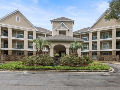 Photo 1 of 25 : 1479 Long Grove Drive, #204