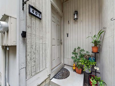 Photo 1 of 25 : 401 Greenmeadow Drive