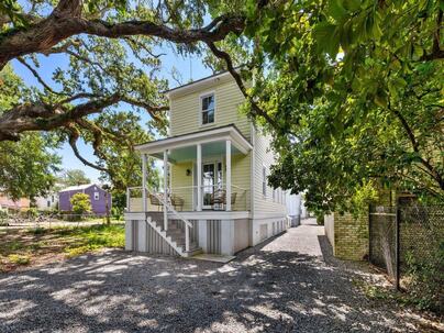 Photo 1 of 25 : 162 Spring Street, #E