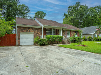 Photo 1 of 25 : 86 Peppertree Lane