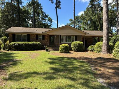 Photo 1 of 21 : 427 Dogwood Circle