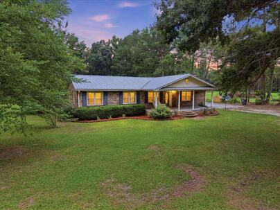 Photo 1 of 25 : 1116 Old Wiggins Road