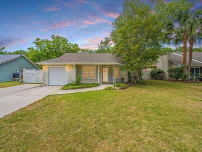 Photo 1 of 25 : 1029 Oakcrest Drive