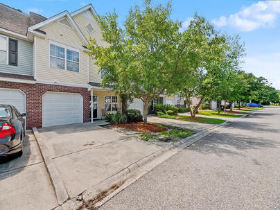 Photo 1 of 25 : 402 Poplar Grove Place