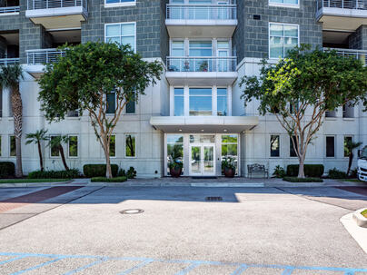 Photo 1 of 25 : 269 Cooper River Drive