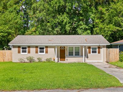 Photo 1 of 25 : 305 Elliott Drive