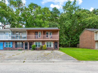 Photo 1 of 15 : 100 Kimeran Lane, #D