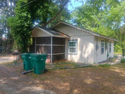 Photo 1 of 13 : 117 Roache Court