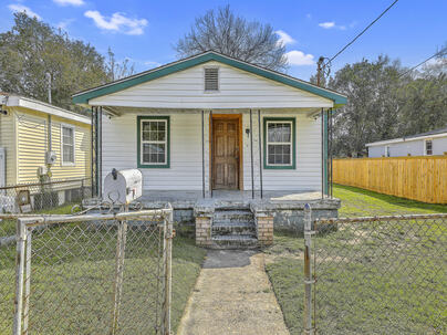 Photo 1 of 24 : 1989 Hugo Avenue