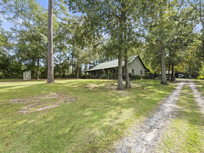 Photo 1 of 25 : 3401 Santee River Road