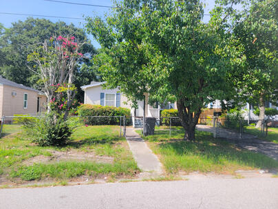 Photo 1 of 14 : 2213 Suffolk Street