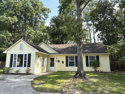 Photo 1 of 25 : 110 Ruston Place